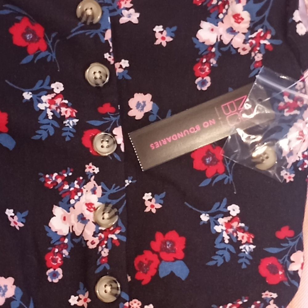 Button Front Floral Print Romper - Picture 5 of 5